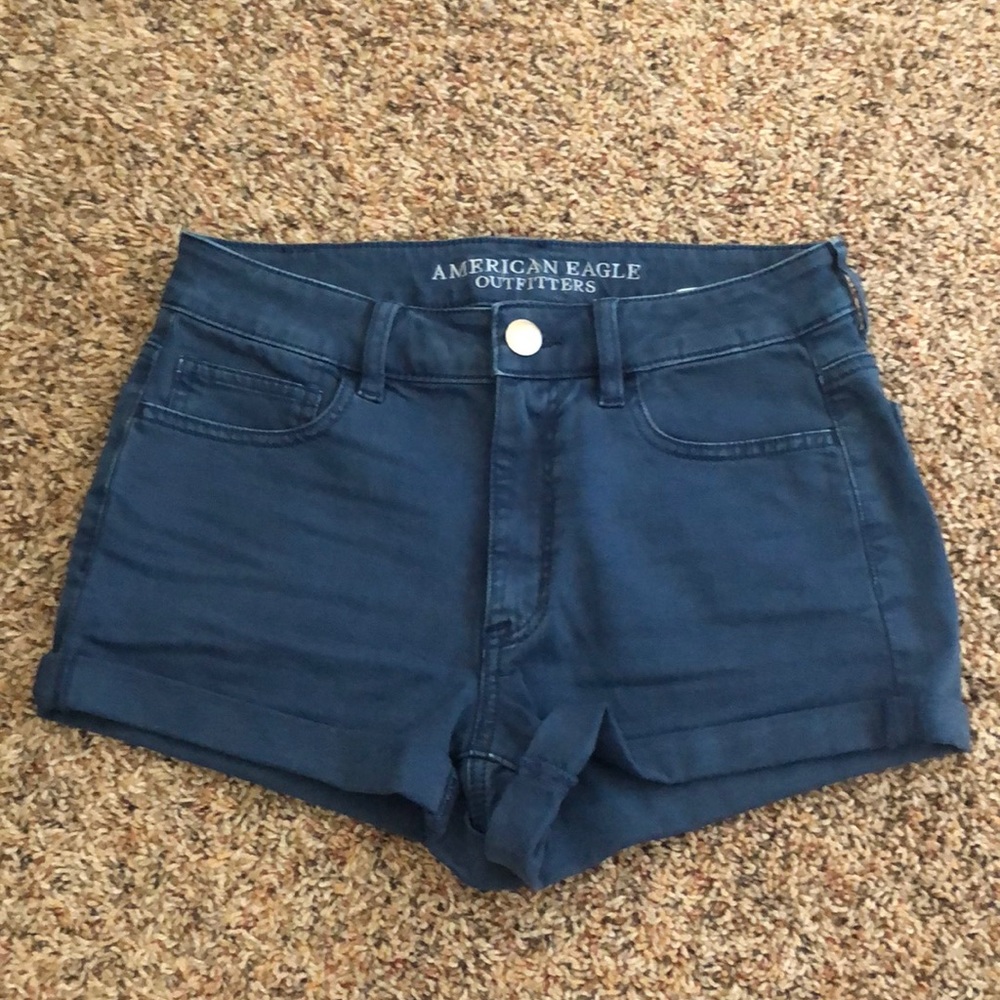 American Eagle size6 blue denim  high rise shortie